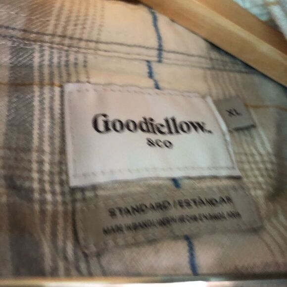 📳 Goodfellow & Co. | Plaid Button Up - Picture 2 of 3